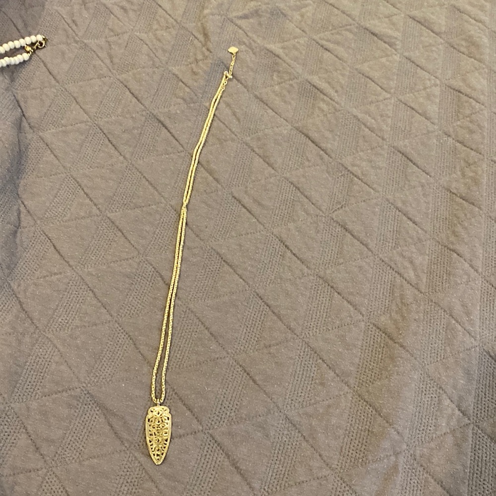 Kendra Scott necklace
